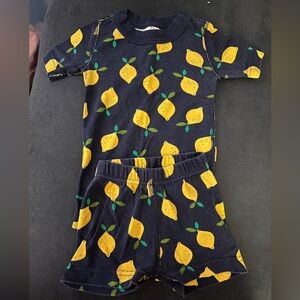 Hannah Andersson Adorable lemon print pajamas set. 90cm US 3